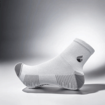 Ankle-length white and grey running sock with seamless toe and breathable mesh panels.